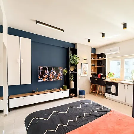 Apartment Studio- Romanianathenaeum& Royalpalace