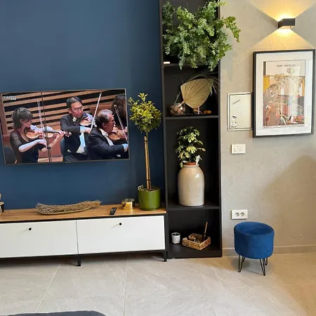 Apartment Studio- Romanianathenaeum& Royalpalace