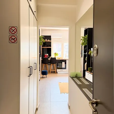Studio- Romanianathenaeum& Royalpalace Apartment